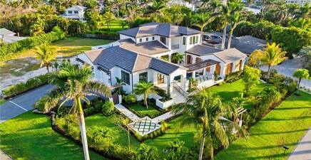 330 Hawser LN, Naples 34102, FL