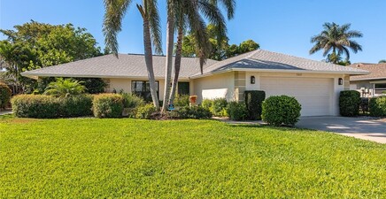 4616 CHIPPENDALE DR, Naples 34112, FL
