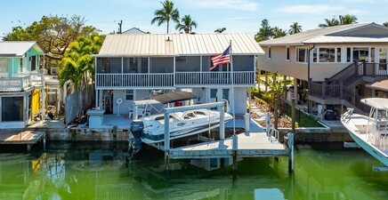 565 Coconut AVE, Goodland 34140, FL