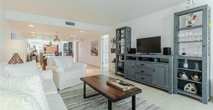 4200 Belair LN 101, Naples 34103, FL