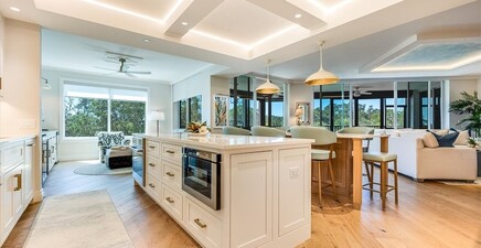 445 Cove Tower DR 302, Naples 34110, FL