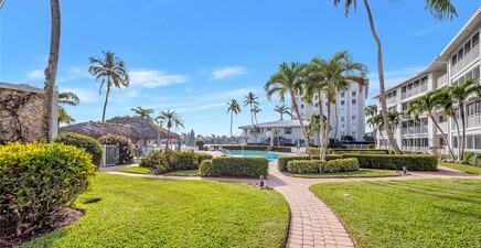 2800 Gulf Shore BLVD N 304, Naples 34103, FL