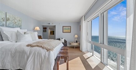 3951 Gulf Shore BLVD N 703, Naples 34103, FL