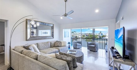 10684 Gulf Shore DR B302, Naples 34108, FL