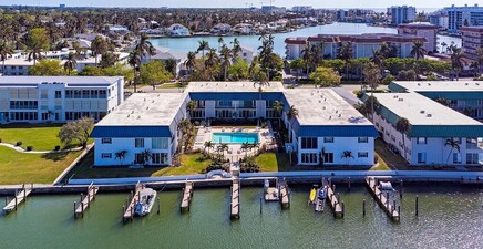 333 Harbour DR 108, Naples 34103, FL