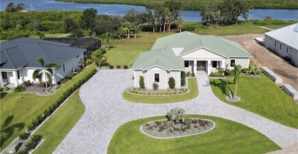 2033 Treasure LN, Punta Gorda 33982, FL