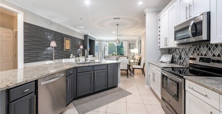 4883 Hampshire CT 105, Naples 34112, FL