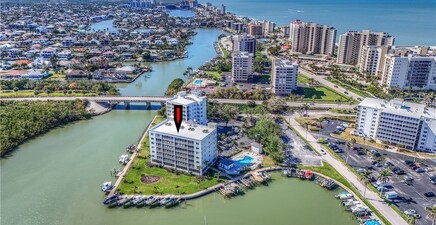 33 Bluebill AVE A404, Naples 34108, FL