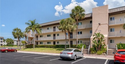 1014 Manatee RD F102, Naples 34114, FL