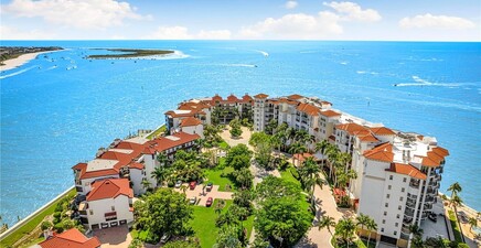 502 La Peninsula BLVD 502, Naples 34113, FL