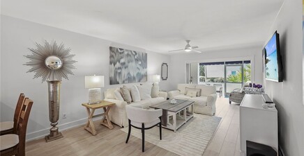 876 Gulf Pavilion DR 105, Naples 34108, FL