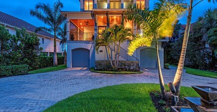 834 Hideaway CIR W, Marco Island 34145, FL