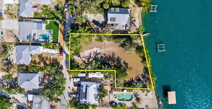 4851 Dolphin LN, Fort Myers Beach 33931, FL