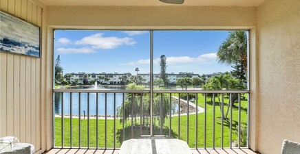 1004 Manatee RD H202, Naples 34114, FL