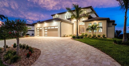 1024 Dolphin DR, Cape Coral 33904, FL