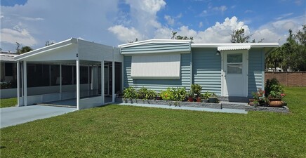 9 Moonstone CIR M9, Naples 34112, FL