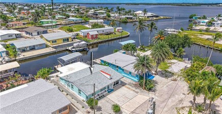 2500 Harbor View DR, Matlacha 33993, FL