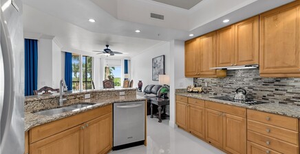 1060 Borghese LN 204, Naples 34114, FL