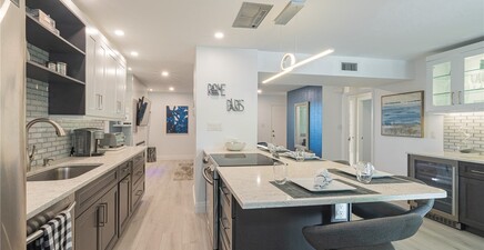 788 Park Shore DR F37, Naples 34103, FL