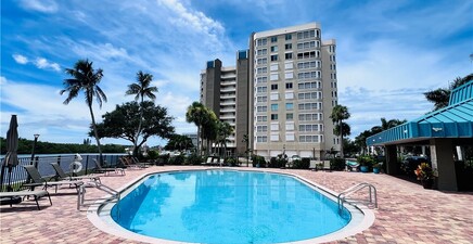 25 Bluebill AVE 1002, Naples 34108, FL