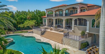 330 Cowry CT, Sanibel 33957, FL