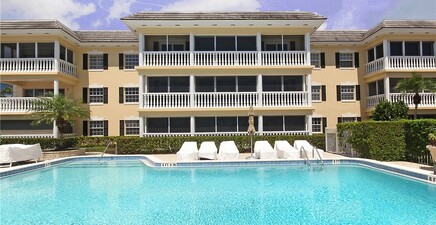 666 3RD ST S 201, Naples 34102-6552, FL