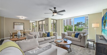 4401 Gulf Shore BLVD N 307, Naples 34103, FL