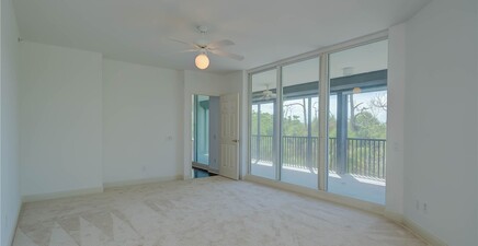 445 Cove Towers DR 304, Naples 34110, FL