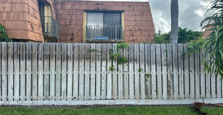 1709 Park Meadows DR 4, Fort Myers 33907, FL