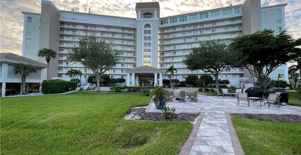 13105 Vanderbilt DR 802, Naples 34110, FL