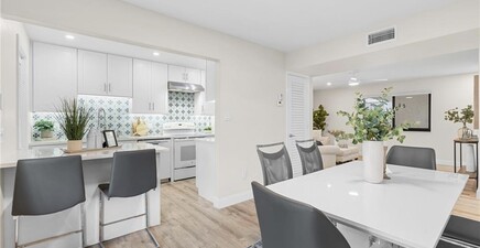 788 Park Shore DR F17, Naples 34103, FL