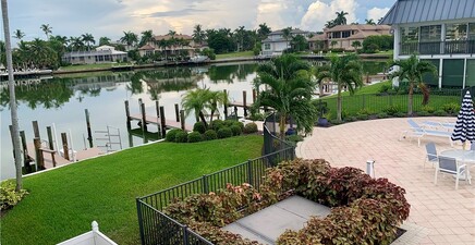 333 Harbour DR 211, Naples 34103, FL