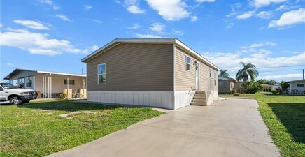 372 Santa Fe TRL, North Fort Myers 33917, FL