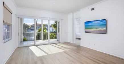 815 Bentwater CIR 101, Naples 34108, FL