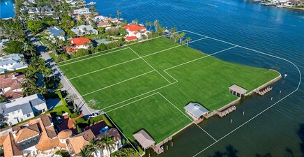 820 Jamaica LN, Naples 34102, FL