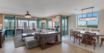 25 Bluebill AVE A906, Naples 34108, FL