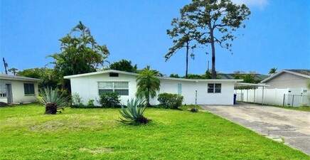 2116 Pineview RD, Fort Myers 33901, FL