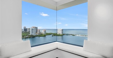 5555 Heron Point DR 2101, Naples 34108, FL