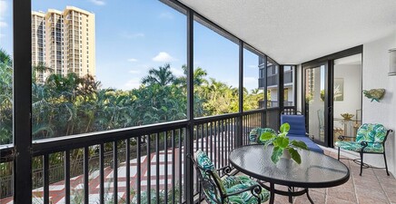 6075 Pelican Bay BLVD 204, Naples 34108, FL