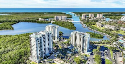 425 Cove Tower DR 701, Naples 34110, FL