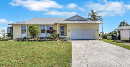 2480 Bayshore DR, Matlacha 33993, FL