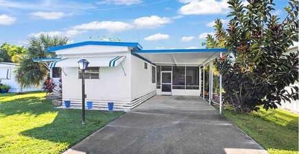 123 Cedar LN 42, Naples 34114, FL