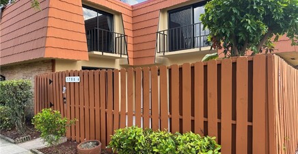 1708 Park Meadows DR 4, Fort Myers 33907, FL