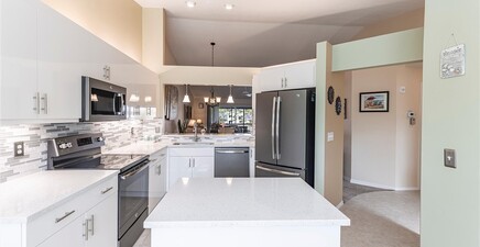 940 Woodshire LN M10, Naples 34105, FL