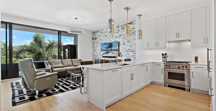 850 Central AVE 202, Naples 34102, FL