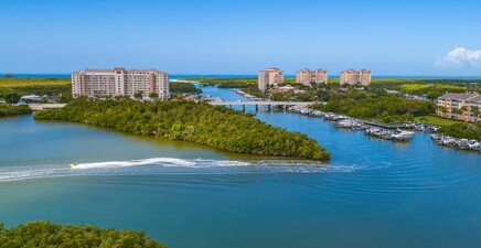 420 Cove Tower DR 804, Naples 34110, FL