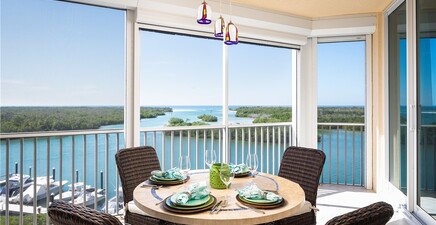 425 Dockside DR 605, Naples 34110, FL