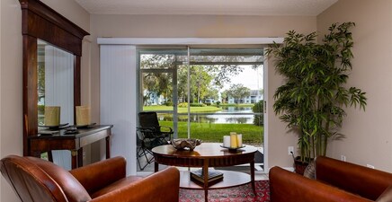 109 Wading Bird CIR V-104, Naples 34110, FL