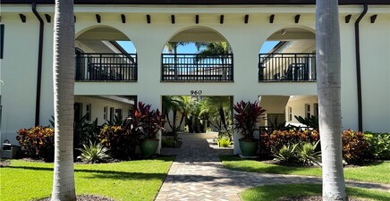 960 7th ST S 202, Naples 34102, FL
