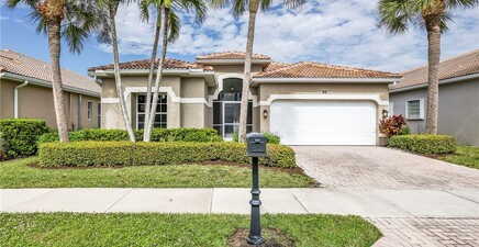 92 Glen Eagle CIR, Naples 34104, FL